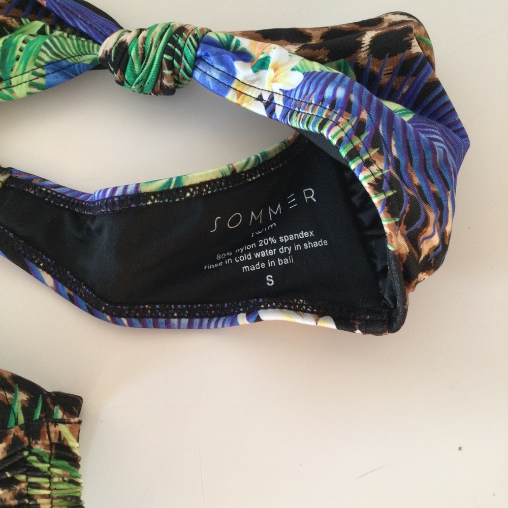 NWT SOMMER SWIM SET SIZE SMALL - Picture 3 of 3